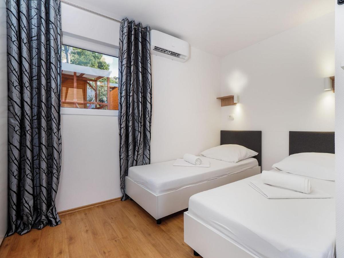 Mediteran Travel Mobile Homes Trogir - Ciovo Arbanija Dış mekan fotoğraf